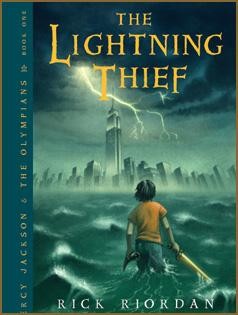 Portada del libro «Percy Jackson y el ladrón del rayo» de Rick Riordan